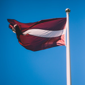 Latvijas_karogs